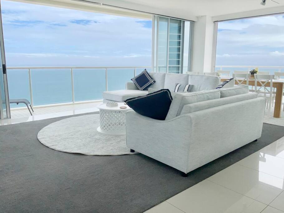 Air On Broadbeach Beachfront 2Level Stunning Apartment With 180 Degree Views Голд-Кост Экстерьер фото